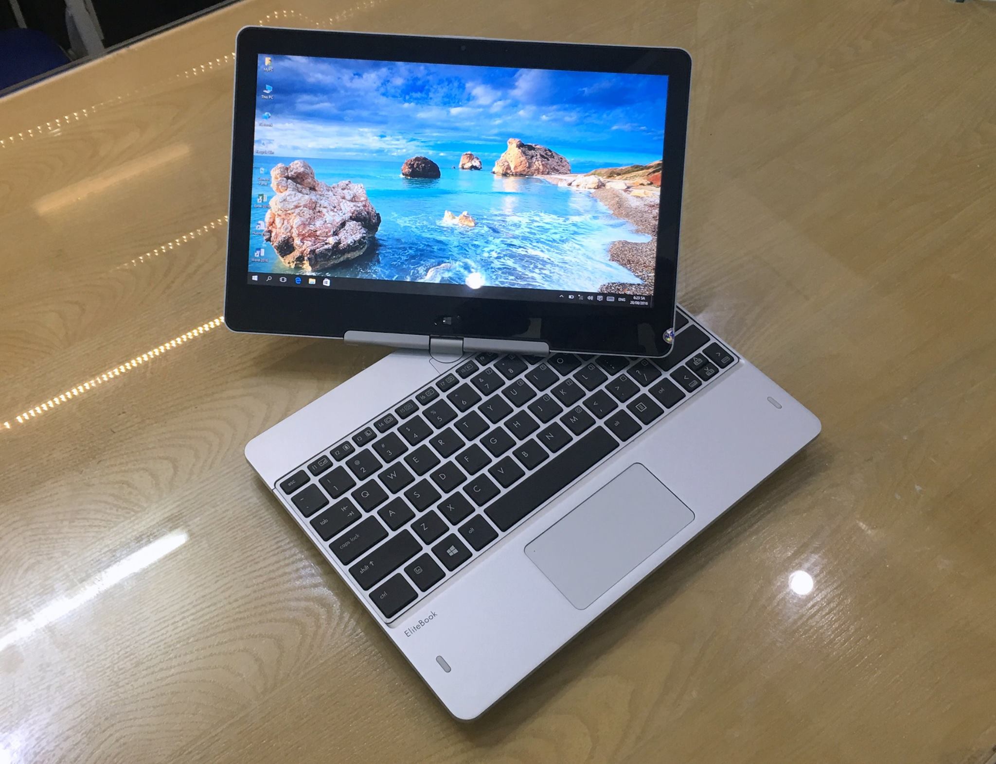 Laptop HP Revolve 810.jpg